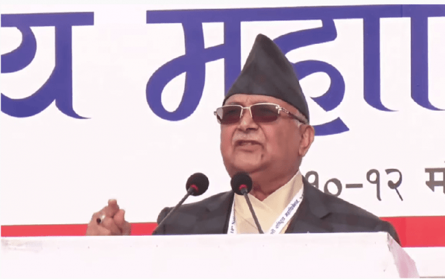 ओलीले भनेः प्रधानमन्त्रीज्यू ! मेरो खुट्टा तान्नेहरु तपाईंका खुट्टा तान्दैछन्