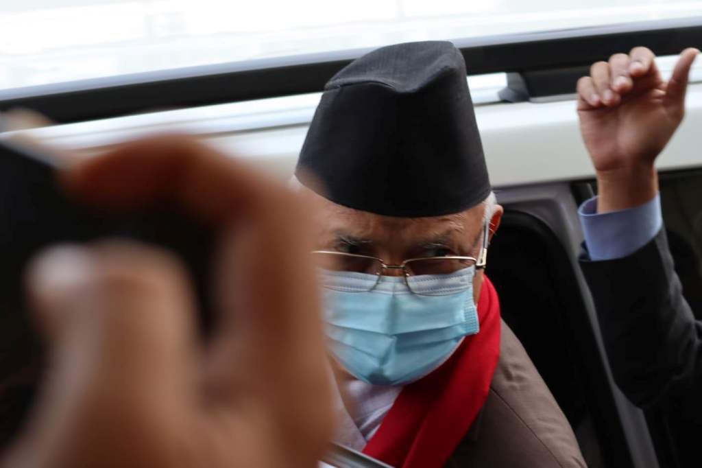 एमाले महाधिवेशन : आफ्नैलाई  समेट्न ओलीलाई सकस