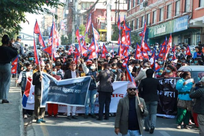 बेन्च बहिस्कारविरुद्ध प्रदर्शनः ‘दबाबको शासन अन्त्य गर’ नारा लाग्यो