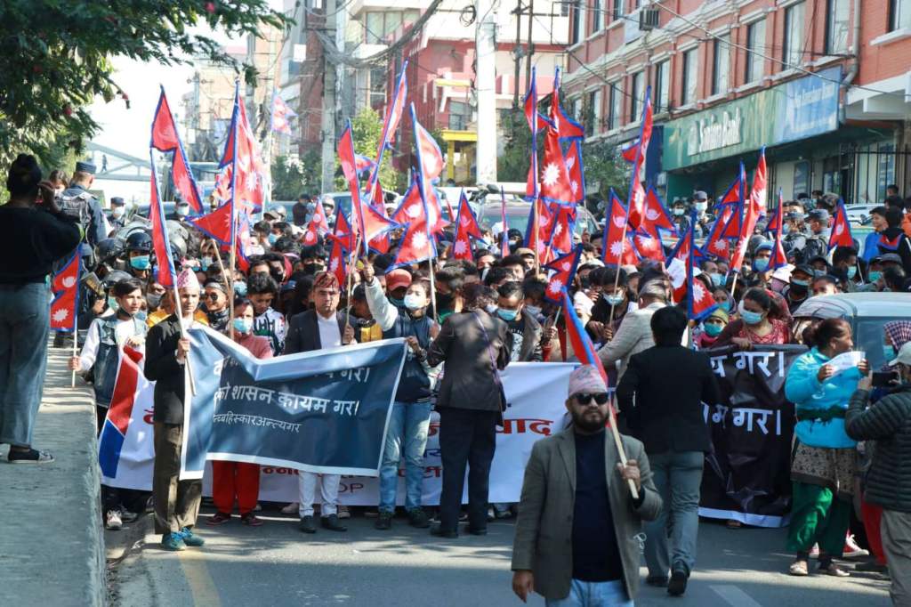 बेन्च बहिस्कारविरुद्ध प्रदर्शनः ‘दबाबको शासन अन्त्य गर’ नारा लाग्यो