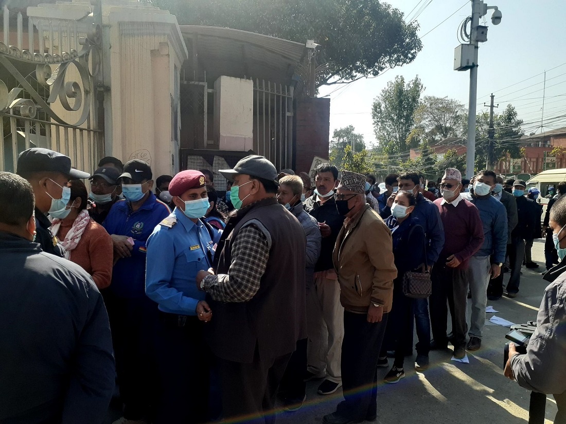 बारको धर्ना सकियो, सर्वोच्च छिर्ने सेवाग्राहीको लाइन