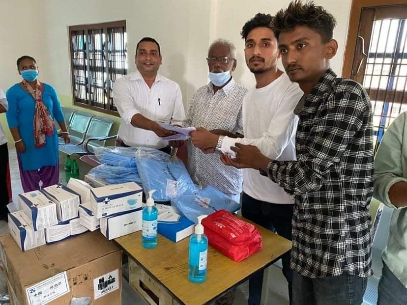 विद्यार्थी नेता पौडेलको विशेष पहलमा एक लाख बराबरको स्वास्थ्य सामाग्री वितरण