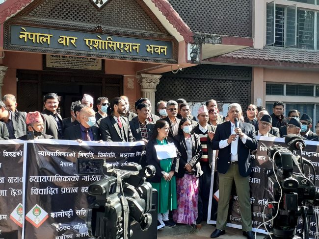 संवैधानिक आयोगका पदाधिकारीको विज्ञप्तिमा शम्भु थापाको कटाक्ष- अवैध गर्भबाट जन्मिएकाले हामीलाई सल्लाह दिने?