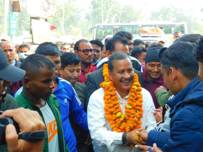 आमसभालाई सम्बोधन गर्न विप्लव धनगढीमा