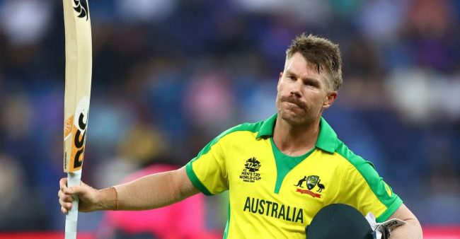 क्रिकेटका लागि पत्रिका बाँड्ने वार्नरः यसरी बने ‘नम्बर वान’ ब्याटर