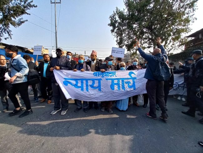 जबरालाई महाअभियोग लगाउन माग गर्दै सर्वोच्च-बालुवाटार मार्चपास (फोटो फिचर)