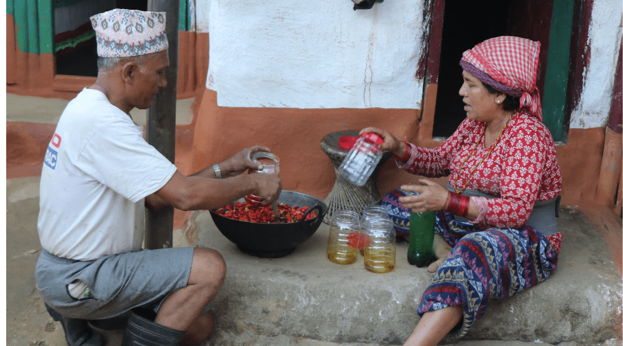 अचार व्यवसायमा रमाउँदै बासुकला