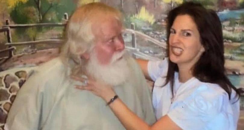 आमाका हत्यारासँग छोरीले गरिन् मित्रता, कारण थाहा पाउँदा आँसु आउँछ