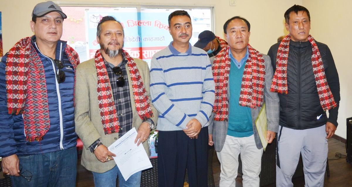 काठमाडौं जिल्ला क्रिकेट संघको सदस्यमा दिवाकर घले र किरण राना