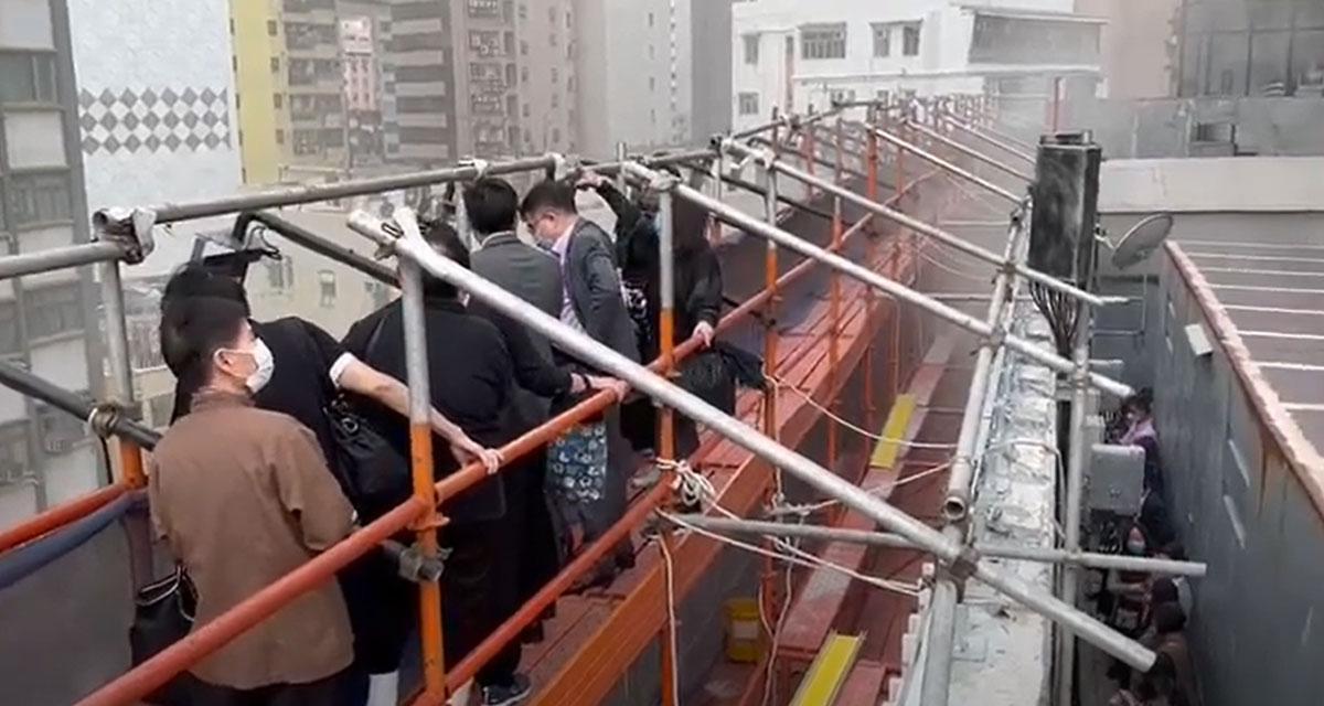 हङकङको सपिङ सेन्टरमा भीषण आगलागी