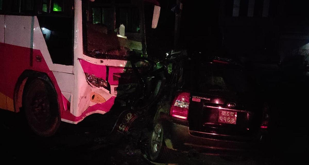 ट्रकले कारलाई ठक्कर दिँदा बैंक म्यानेजरको मृत्यु, दुई जना घाइते