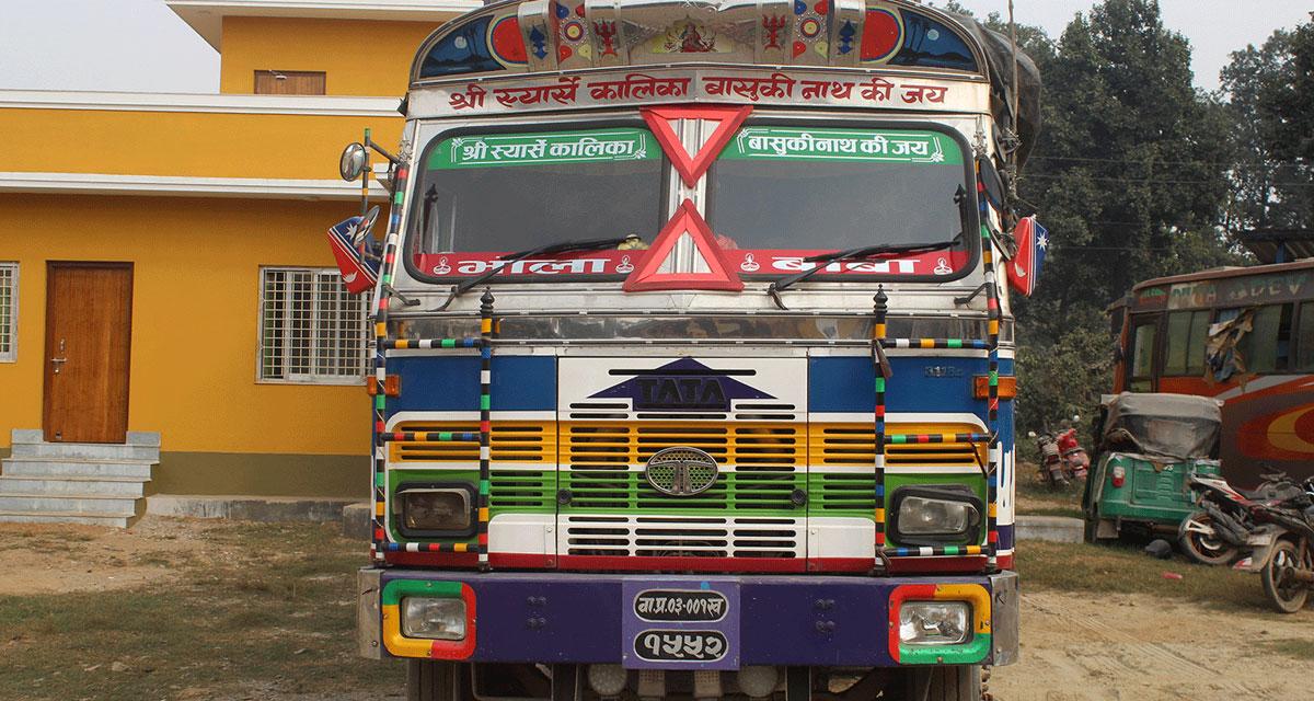 भन्सार छली भारत लैजादै गरेको पुरानो ब्याट्रीसहित ३ जना पक्राउ