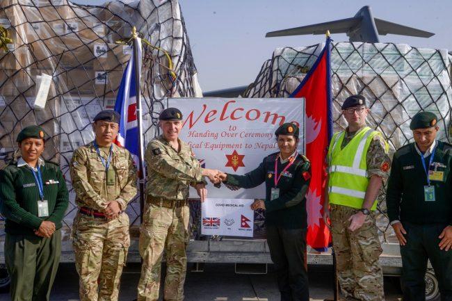 बेलायतद्वारा सेनालाई स्वास्थ्य सामग्री हस्तान्तरण