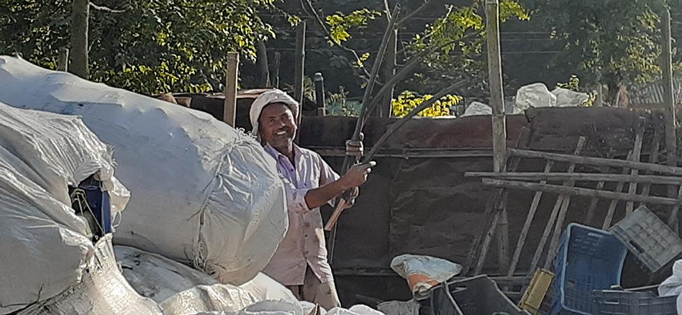 फोहोरबाटै मासिक ५० हजार कमाउँछन् रामनरेश, भन्छन्: विदेश जानु पर्दैन