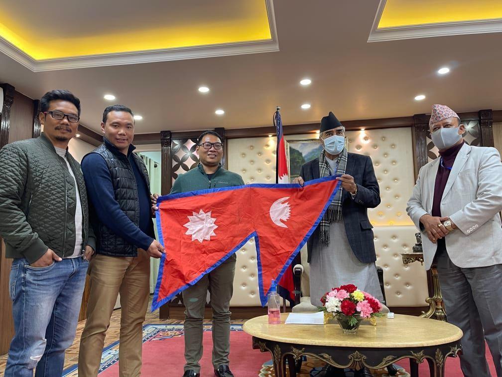 तीन नेपाली शेर्पा दाजुभाइ अन्टार्कटिकाको अग्लो हिमालको आरोहणको लागि प्रस्थान