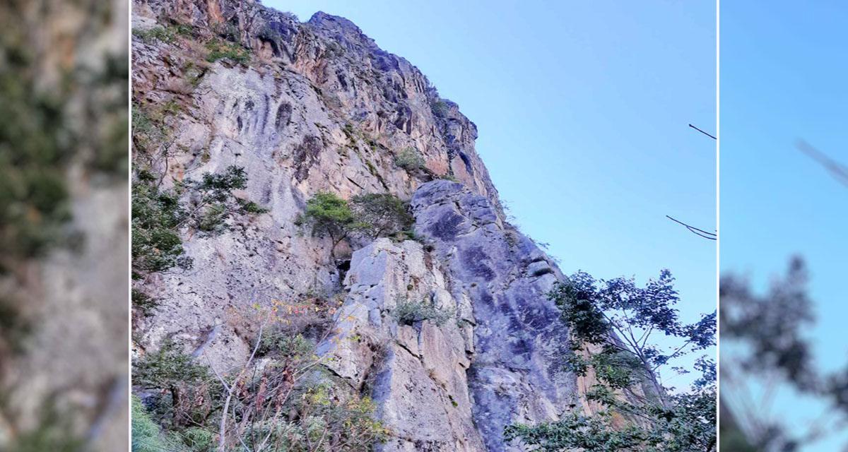 च्याम्चेको तारेभीरमा ‘रक क्लाइम्बिङ’