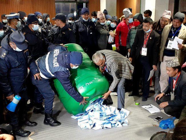 काँग्रेस सभापतिको १३ सय मतगणना गर्दा कसको कति मत ?