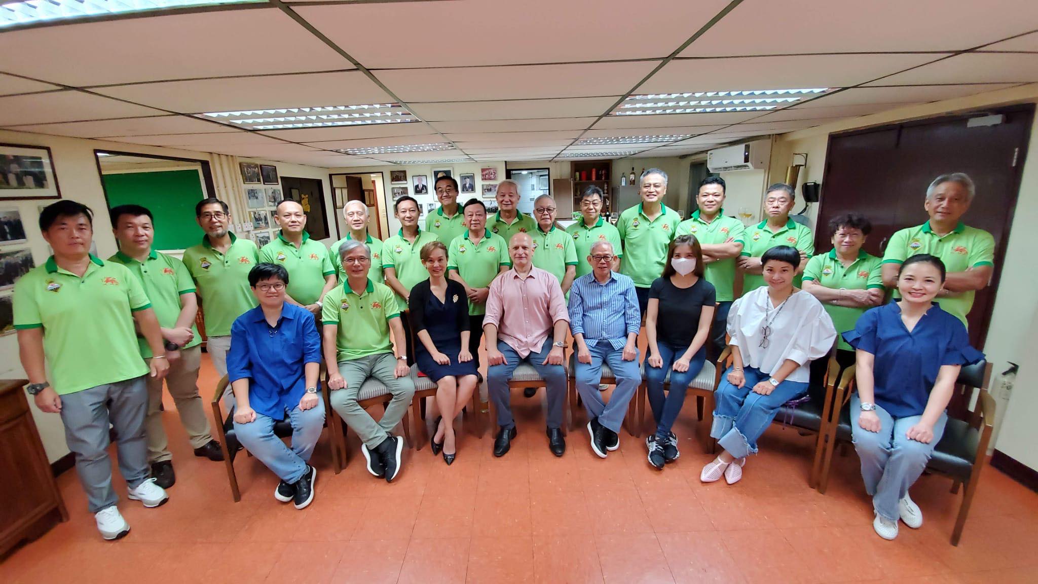 उडिरहेको विमानमा कोरोना संक्रमित महिला ५ घण्टासम्म ट्वाइलेटभित्र !