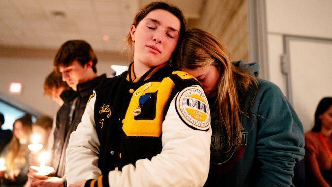 अमेरिकामा १५ वर्षका विद्यार्थीले स्कुलमा गोली चलाए, १५–१६ वर्षका ३ विद्यार्थी मारिए