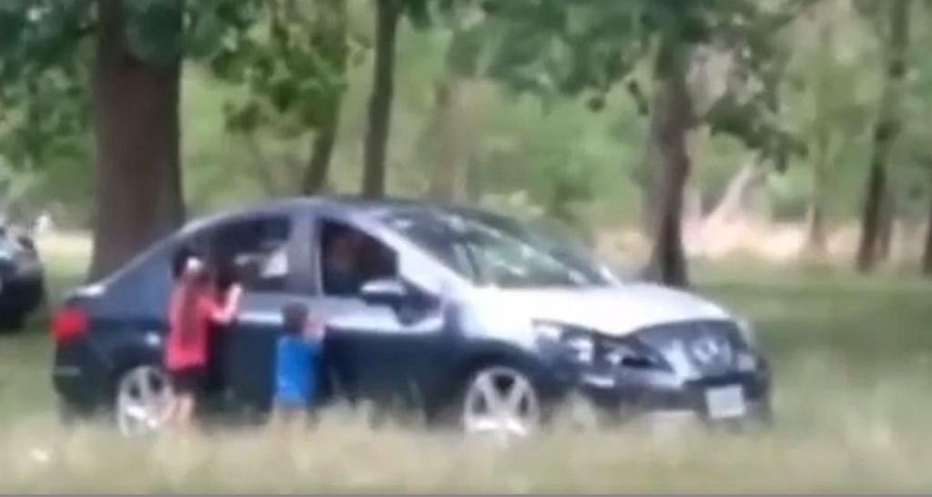 छोराछोरीलाई कारबाहिर उभ्याएर कारभित्र प्रेमीसँग यौन सम्बन्ध ! बच्चाहरुले झ्यालबाट हेरे