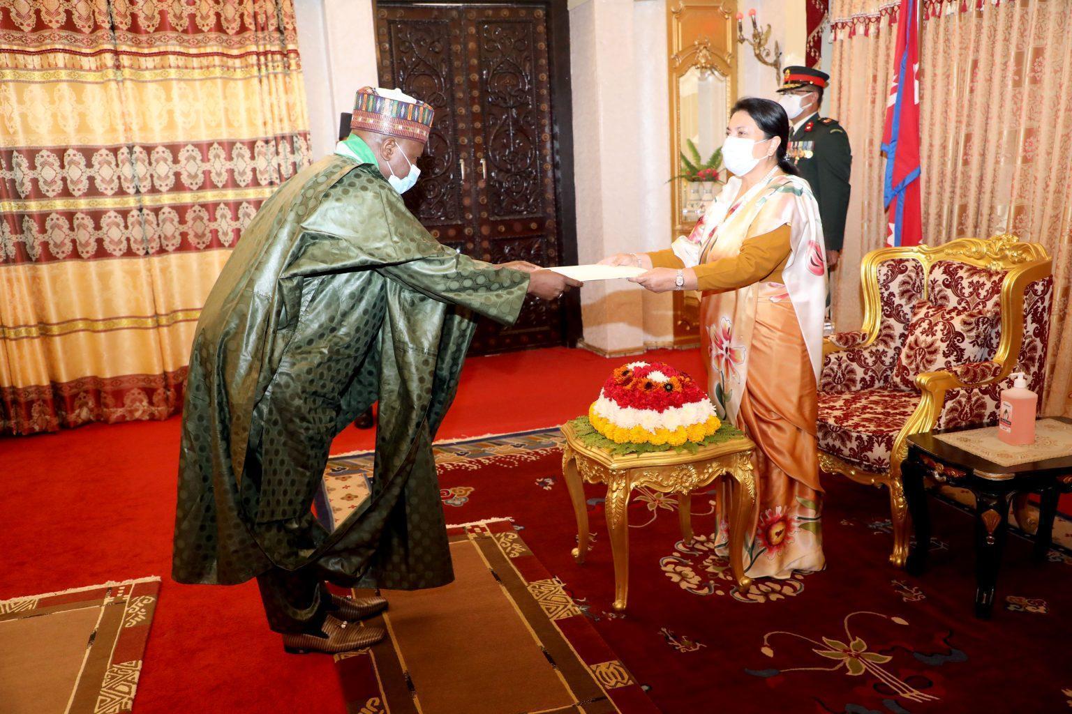 गैह्रआवासीय राजदूतबाट ओहोदाको प्रमाणपत्र पेश