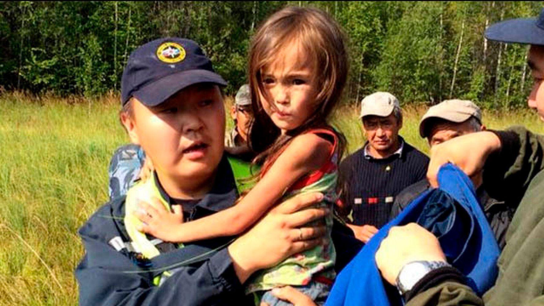 ४ वर्षकी रियल लाइफ मोगली गर्ल, जो खतरनाक जनावरहरुको बीचमा जंगलमा बसिन्