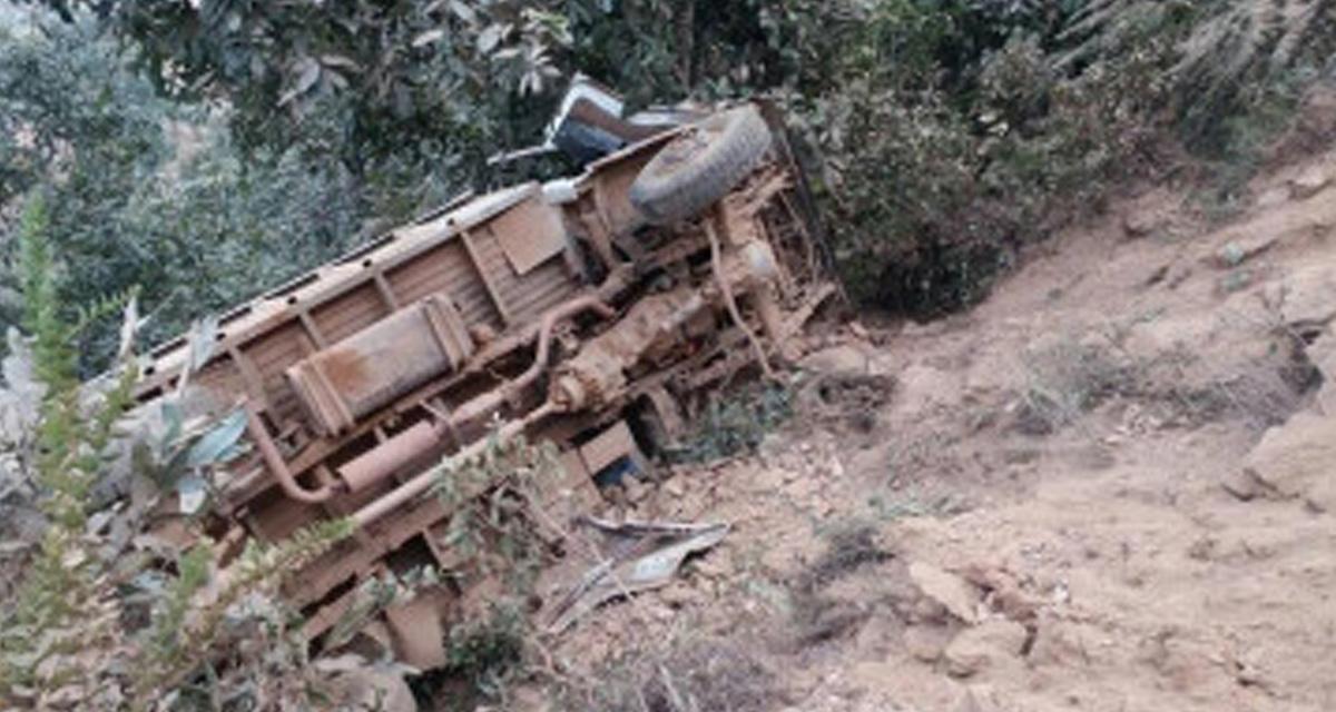 पोखराको विजयपुरमा ट्रक पल्टिंदा दुई जनाको मृत्यु
