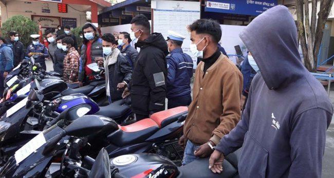 मोटरसाइकल चोरीमा संलग्न सात जना पक्राउ