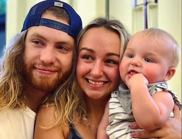 १ वर्षका बालकले आफ्ना पितालाई गोली हानेर मारिदिए