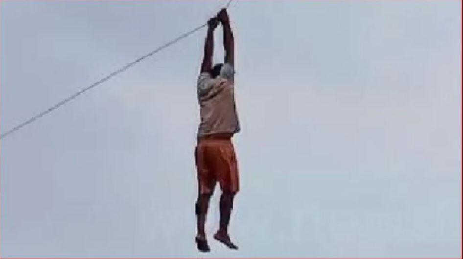 चङ्गाले मान्छे उडायो !