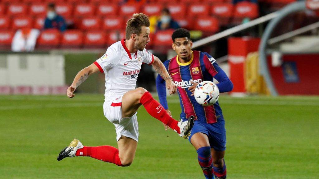 स्पेनिस ला लिगा : १० खेलाडीमा सीमित सेभियासँग बार्सिलोना रोकियो