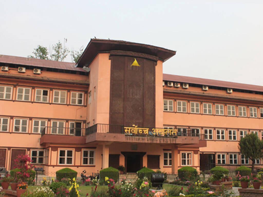 निलम्बनको निर्णयविरुद्ध सर्वोच्च पुगेका गभर्नर अधिकारीको रिट दर्ता