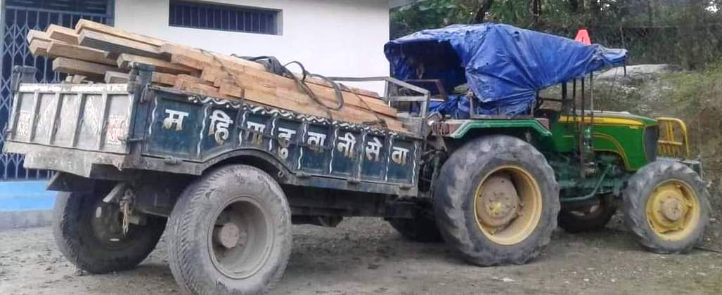 हेदाङ्नाबाट अवैध काठ बरामद
