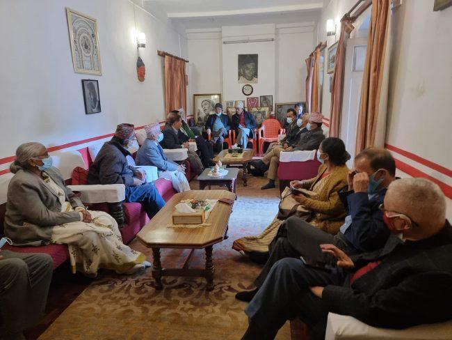 सभापतिको साझा उम्मेदवार चयन गर्न चाक्सीबारीमा पौडेल-कोइराला समूहको बैठक