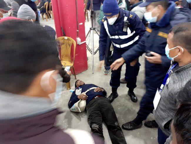 बन्दसत्र जारी रहँदा एक महाधिवेशन प्रतिनिधि बेहोस, अस्पताल लगियो