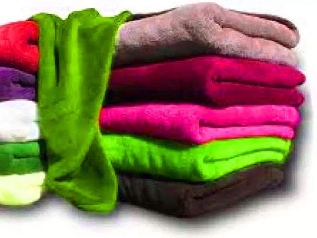 ज्येष्ठ नागरिक र अपाङ्गता भएकालाई न्यानो कपडा