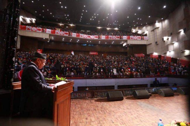 तस्बिरमा माओवादी महाधिवेशन सोमबारको बन्दसत्र