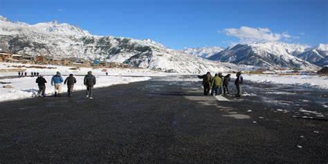 सिमकोट विमानस्थलको हिउँ पन्छाइएसँगै हवाई उडान सुरु