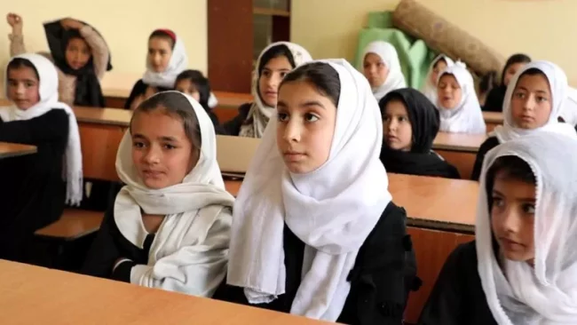 बालिकालाई विद्यालयमा बन्देज गरेपछि अफगानिस्तानमा ७२ अर्बका परियोजना रोक