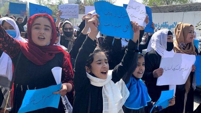अफगानिस्तानमा तालिबानविरुद्ध महिला र बालिकाहरु सडकमा उत्रिए, चर्को विरोध प्रदर्शन