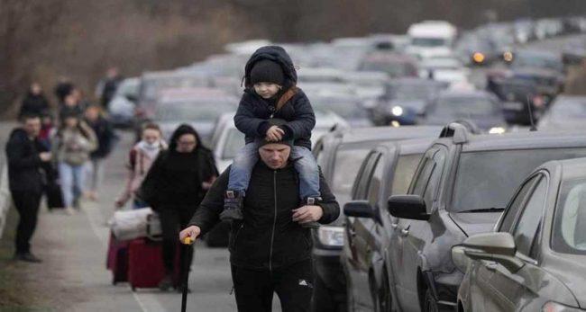 युक्रेनमा रुसी हमलाः १० लाख युक्रेनीले देश छोडे