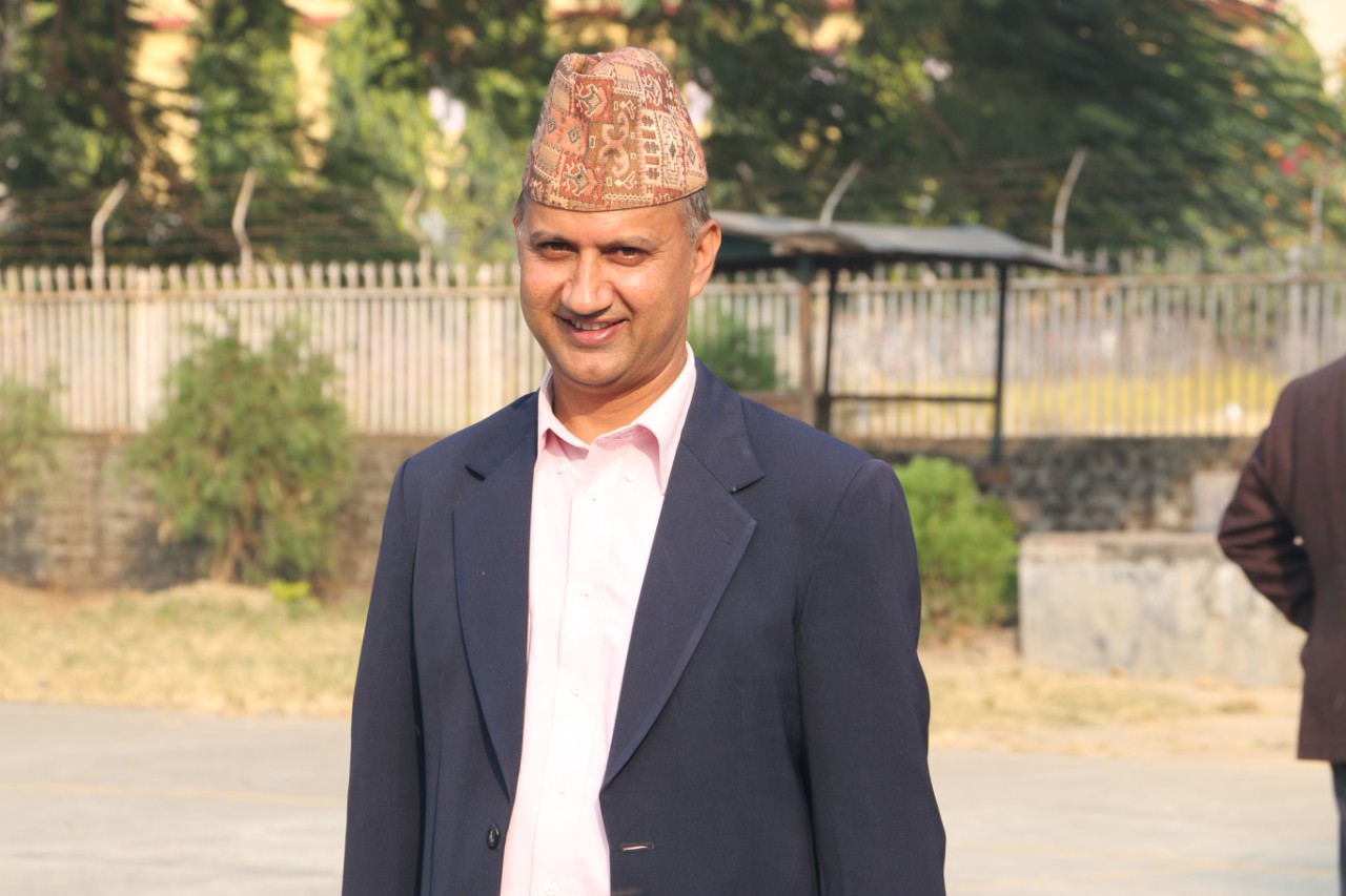 नेपाली काङ्ग्रेसका उम्मेदवार महेन्द्र भण्डारीमाथि हातपात