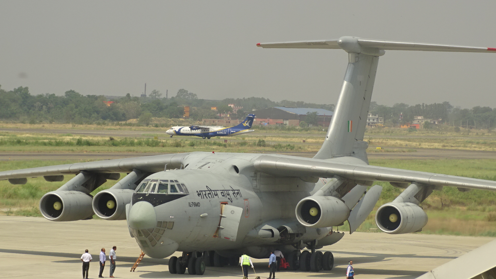 गौतमबुद्ध अन्तराष्ट्रिय विमानस्थलमा भारतीय वायु सेनाको विमान(फोटोफिचर)