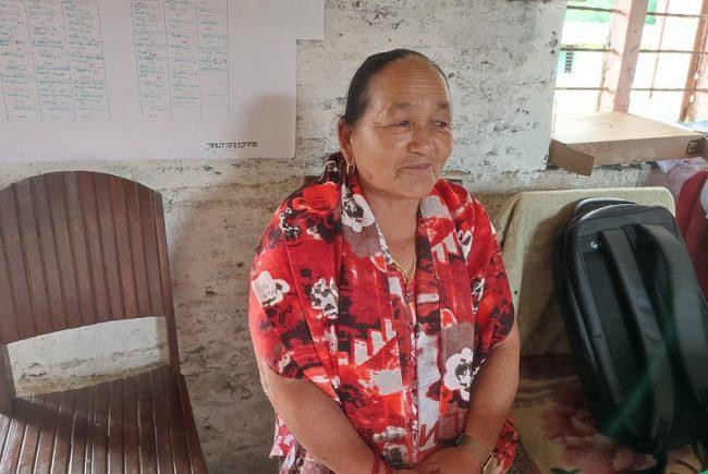 ६० वर्षको उमेरमा वडाध्यक्षकी श्रीमती कक्षा १ मा भर्ना
