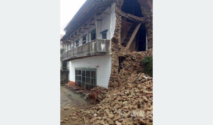 भूकम्पबाट भोजपुरमा घर भत्कियो