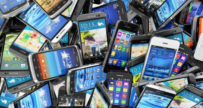 सरकारको नयाँ व्यवस्था : विदेशबाट ल्याएका एक लाखमाथिका मोबाइलमा दश हजार कर लाग्ने