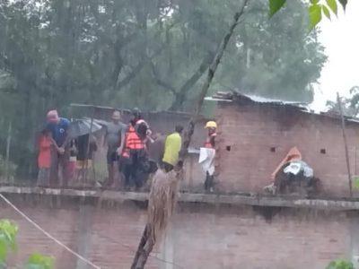 जोखिममा परेका ३५ घर परिवारलाई सेनाद्वारा सुरक्षित स्थानान्तरण