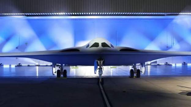 अमेरिकाले विश्वको अगाडि बी-२१ परमाणु बमवर्षक विमान प्रस्तुत गर्‍यो