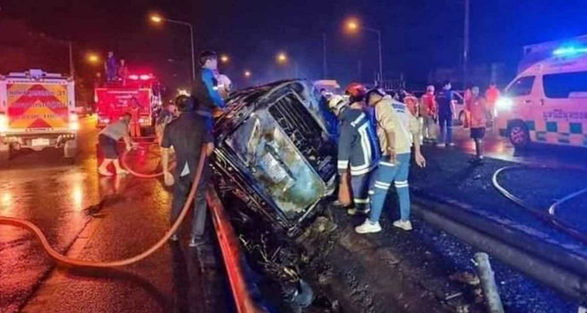 मध्य थाइल्यान्डम भ्यान दुर्घटना हुँदा ११ जनाको जलेर मृत्यु