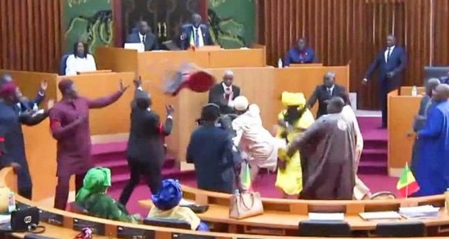 बजेटको बहसका क्रममा गर्भवती सांसदलाई पेटमा लात हान्ने सांसदलाई ६ महिना जेल